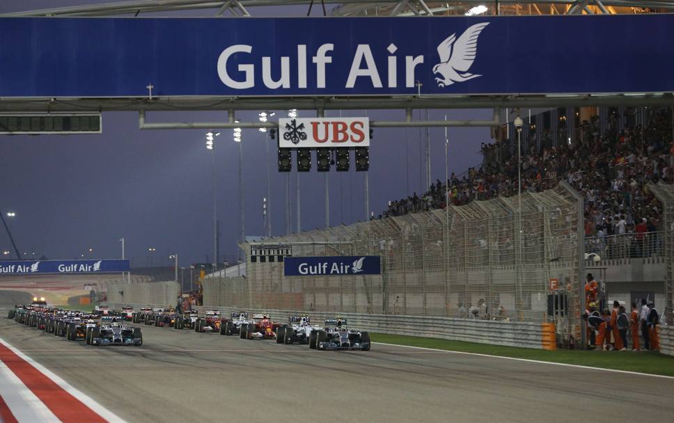 Semafori spenti, scatta il GP del Bahrain. Afp